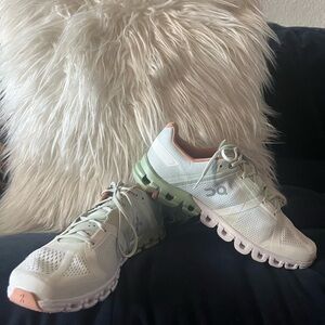 On Running Women's Cloudstratus Shoes - White and Olive